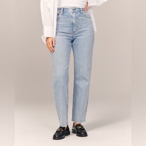 Abercrombie & Fitch A&F Curve Love Ultra High Rise Ankle Straight Jean Light 28